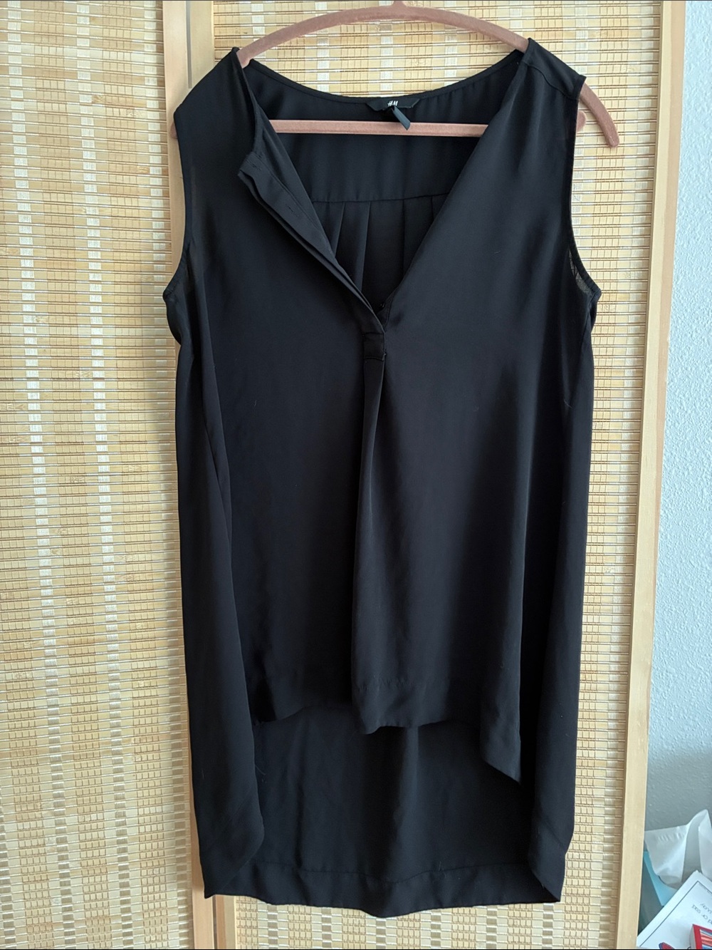 H&M Black Sleeveless V-Neck Tunic Blouse